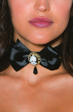 Load image into Gallery viewer, Choker Ribbon Bow Cameo Black
